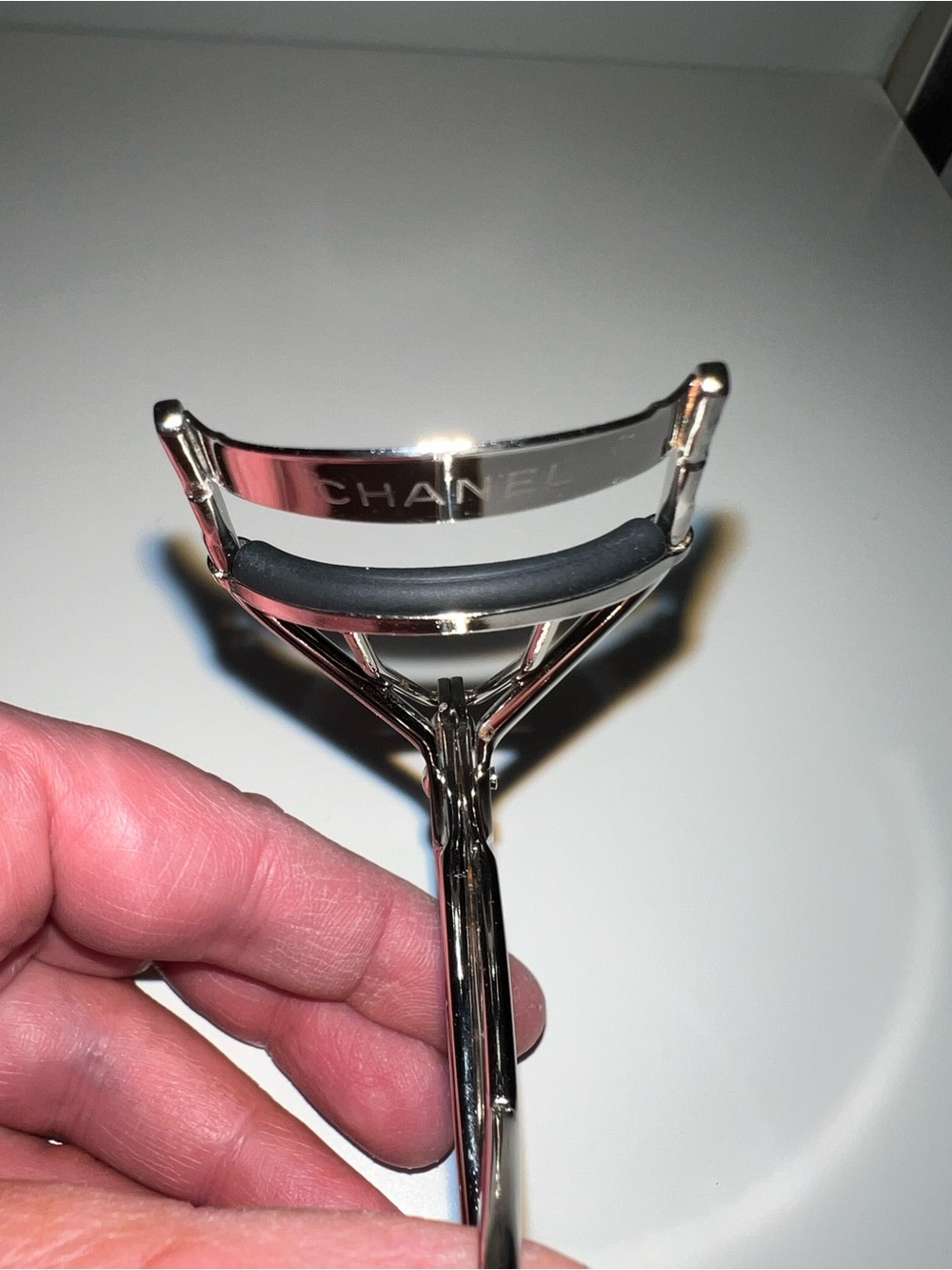 CHANEL Eyelash Curler - Picture 5 of 6